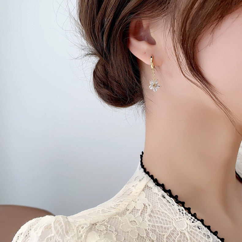 Elegant Chain Flower Earrings with Zircon – Lightweight & Exquisite Design