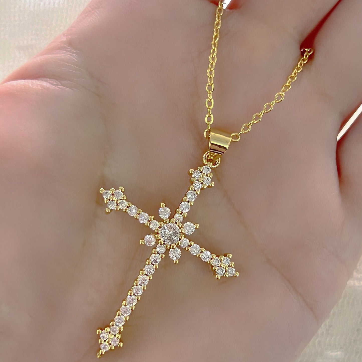 Women's Asterism-Inspired Cross Necklace – Elegant Zircon & Rhinestone Detail