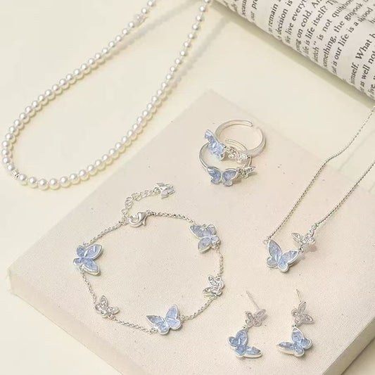 Graceful Women's Jewelry with Butterfly Charm – Feminine & Chic