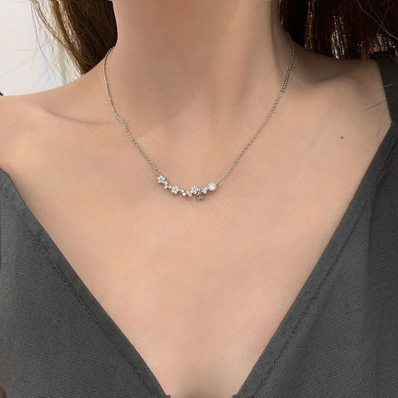 "Light Luxury Star Tassel Necklace – Zircon Pendant Jewelry for Women, Elegant & All-Matching"