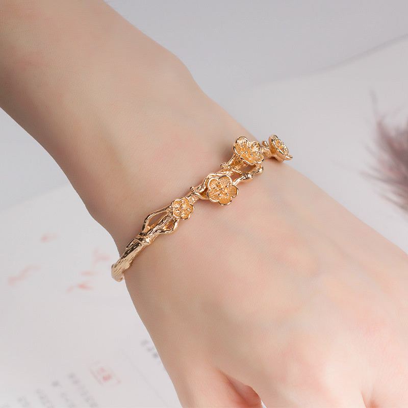 Antique Ring Hand Chain – Retro Bell Charm Bracelet Jewelry for Women