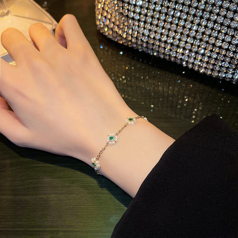Elegant Pearl Flower Bracelet – Adjustable Chain for All-Outfits Style