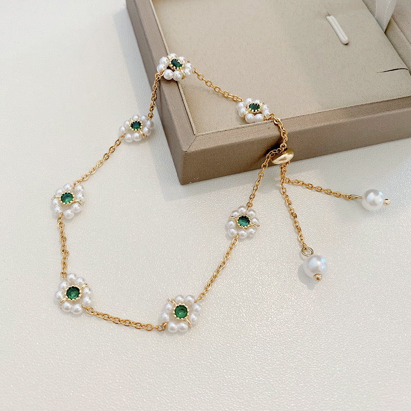 Elegant Pearl Flower Bracelet – Adjustable Chain for All-Outfits Style