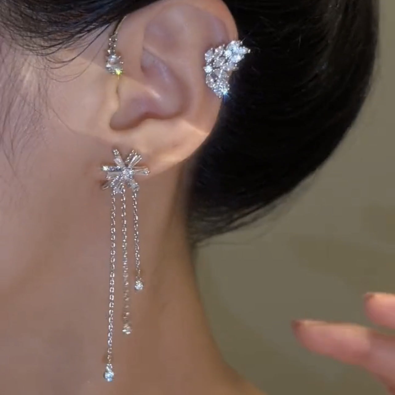 Modern Silver Rotating Leaf Tassel Drop Earrings – Stylish & Unique
