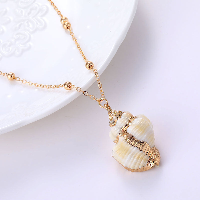Ins Style Women’s Beach Shell Pendant Necklace – Gold-Plated Edge Conch Design