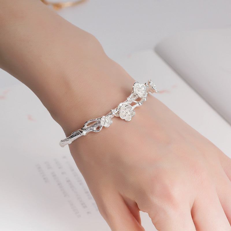 Antique Ring Hand Chain – Retro Bell Charm Bracelet Jewelry for Women