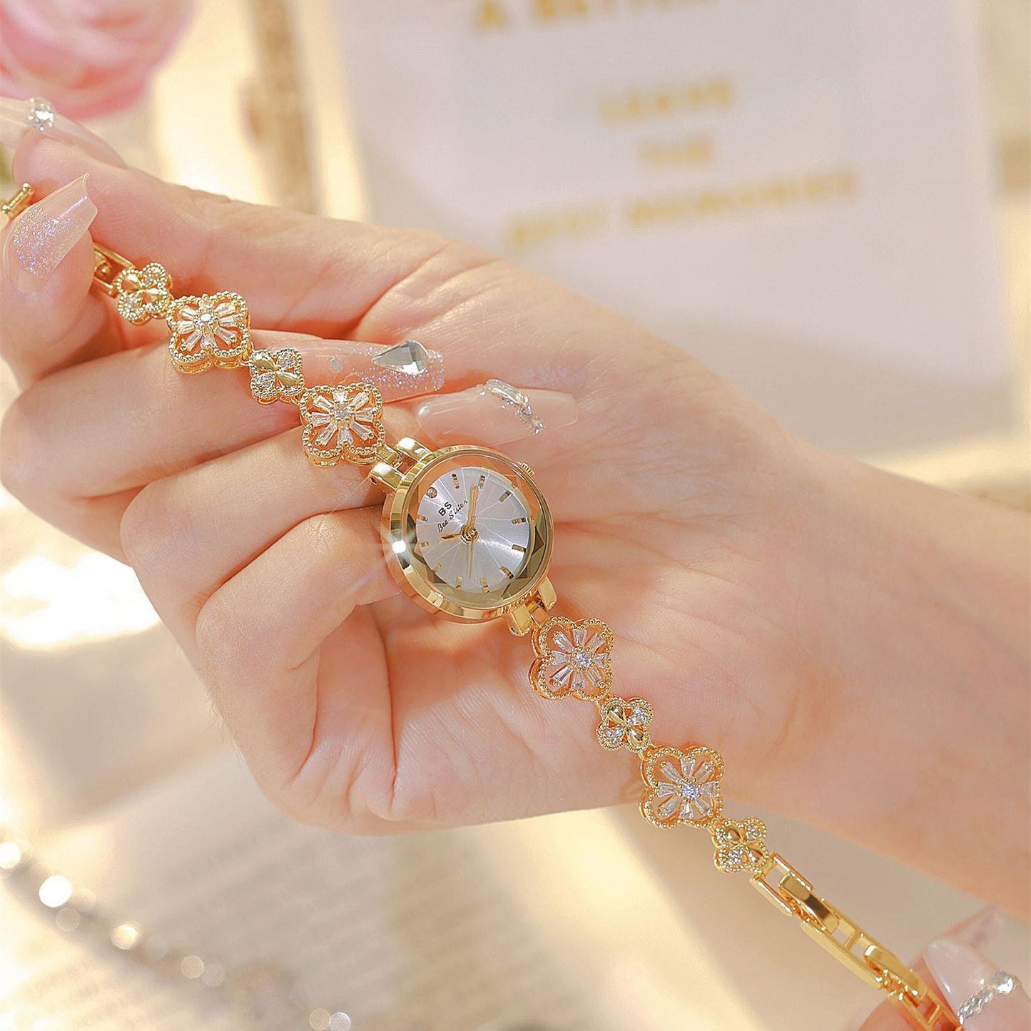 Personalized Lucky Zircon Watch – Fashionable Women’s Accessory