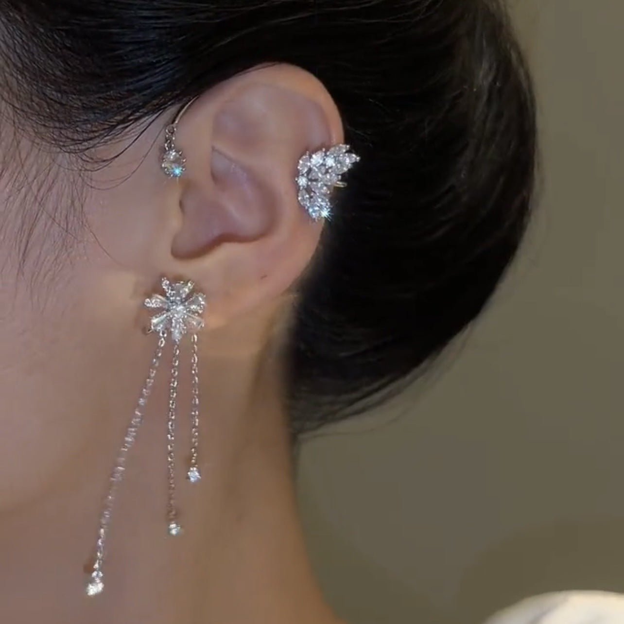Modern Silver Rotating Leaf Tassel Drop Earrings – Stylish & Unique
