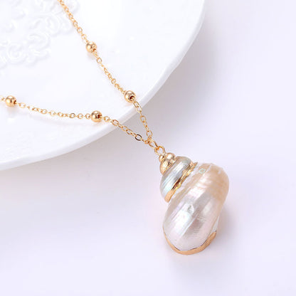 Ins Style Women’s Beach Shell Pendant Necklace – Gold-Plated Edge Conch Design