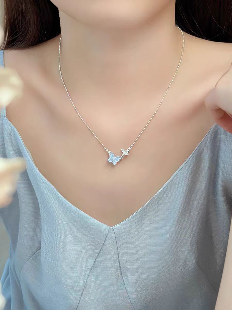 Graceful Women's Jewelry with Butterfly Charm – Feminine & Chic