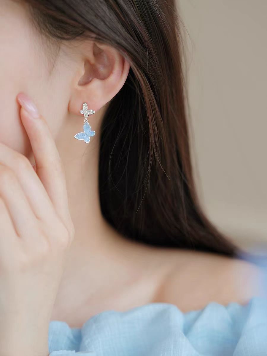 Graceful Women's Jewelry with Butterfly Charm – Feminine & Chic