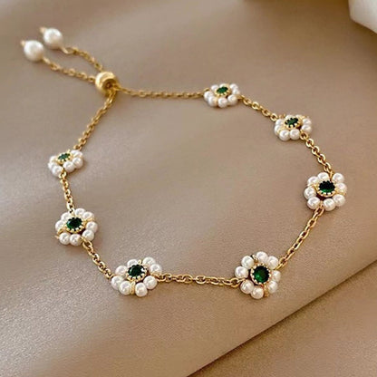 Elegant Pearl Flower Bracelet – Adjustable Chain for All-Outfits Style