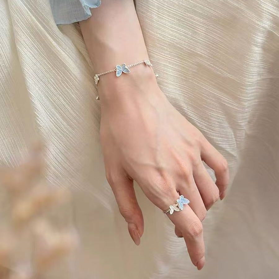 Graceful Women's Jewelry with Butterfly Charm – Feminine & Chic